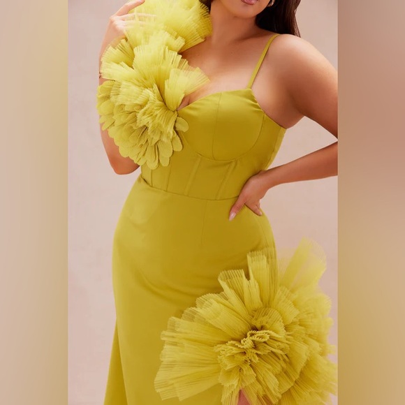 Sarafina Ruffle Maxi Dress - Chartreuse - size 2X - Picture 7 of 8